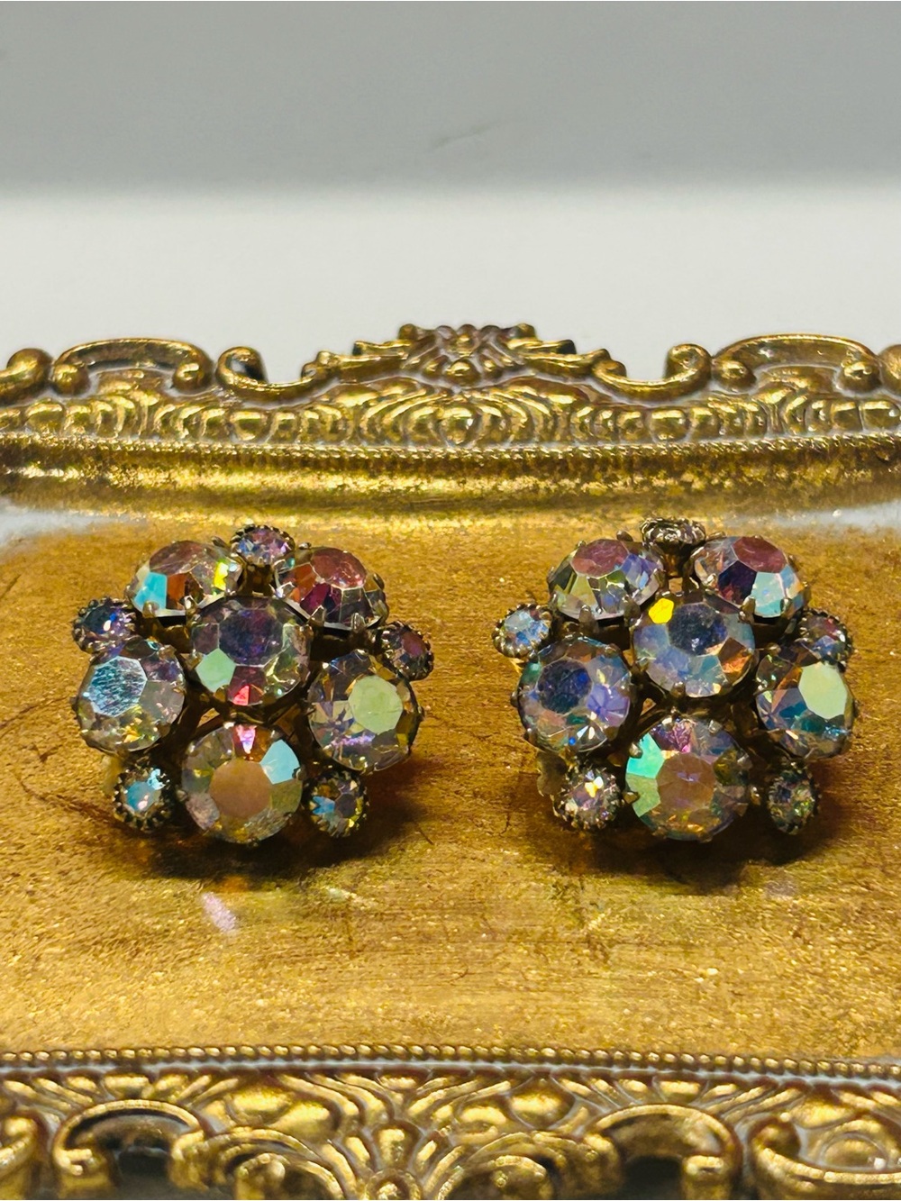 Vintage Weiss Aurora Borealis Crystal Cluster Clip Earrings - Gold Tone…beautifu
